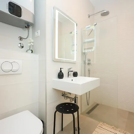 Apartment Junia Boutique *